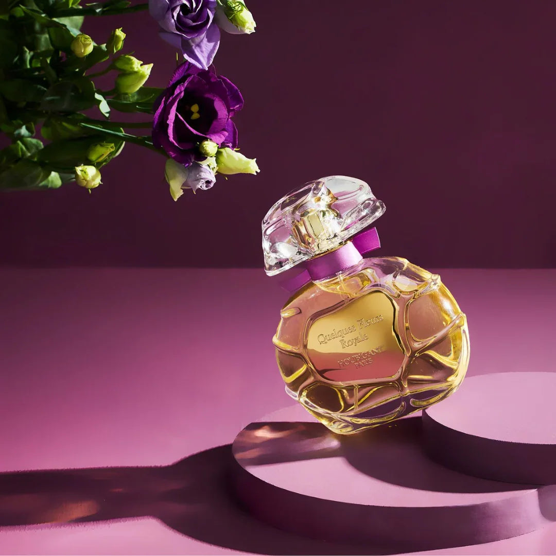 Houbigant Paris QUELQUES FLEURS ROYALE Eau de Parfum Extrême Flakon Mood mit Rosenknospen