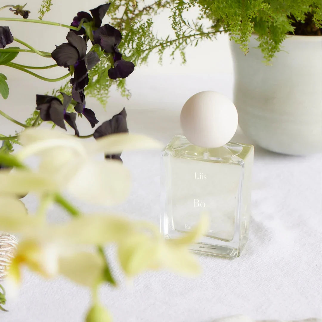 Liis BO Eau de Parfum – minimalistischer Duft mit warmem Holzprofil, jetzt bei scent amor erleben
