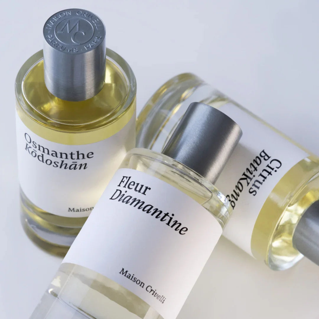 maison crivelli fleur diamantine flakon liegend auf zwei anderen
