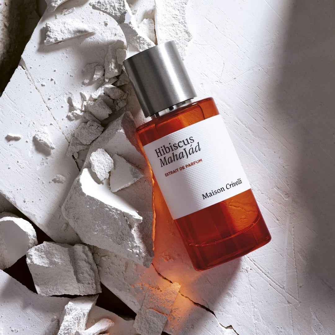 maison crivelli hibiscus mahajad flakon auf weissem stein scent amor