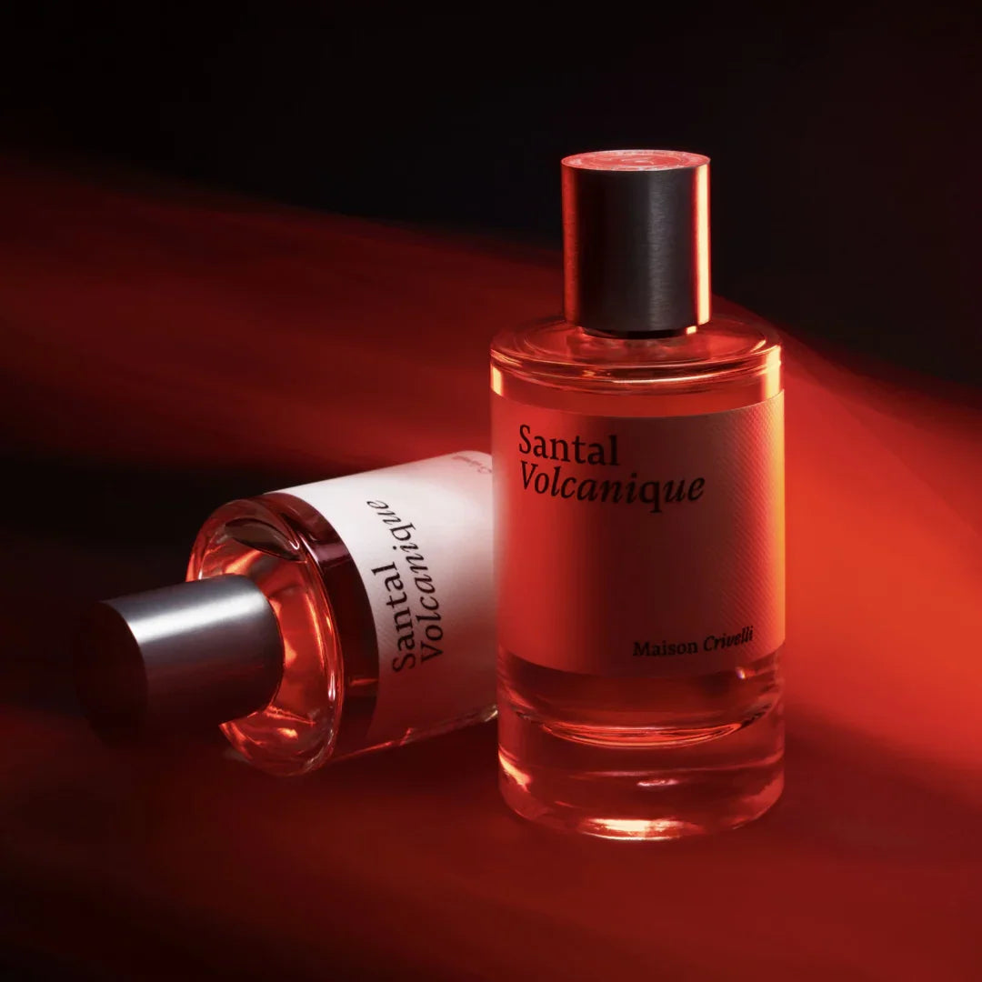 maison crivelli santal volcanique flakon stehend und liegend rot beleuchtet