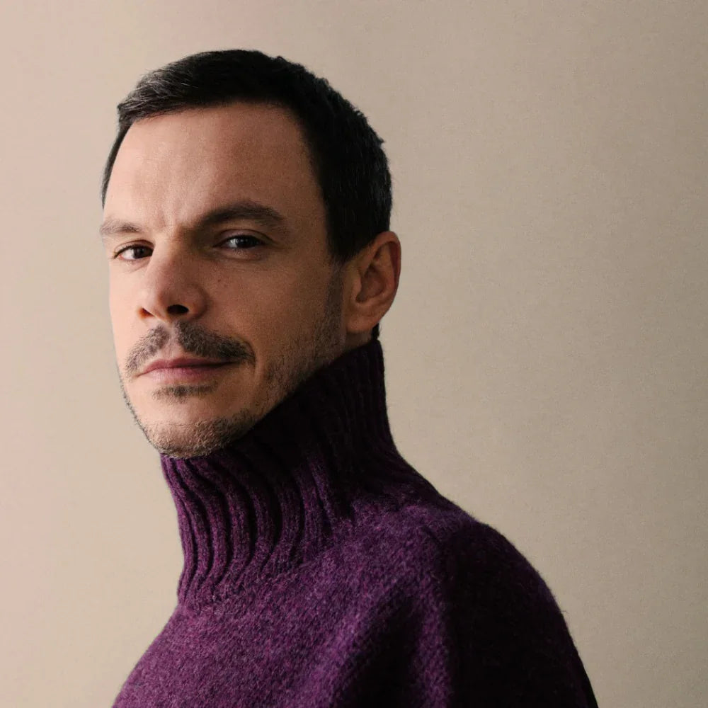 Thibaud Crivelli scent amor „Komposition von Maison Crivelli SAFRAN SECRET – Safranfäden, Kaffeebohnen und Sandelholz symbolisieren die Hauptnoten dieses Nischendufts, erhältlich bei scent amor“