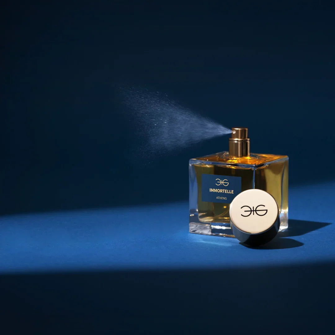 Immortelle Eau de Parfum bei scent amor - kompromissloser Duft von Manos Gerakinis im geöffneten Flakon