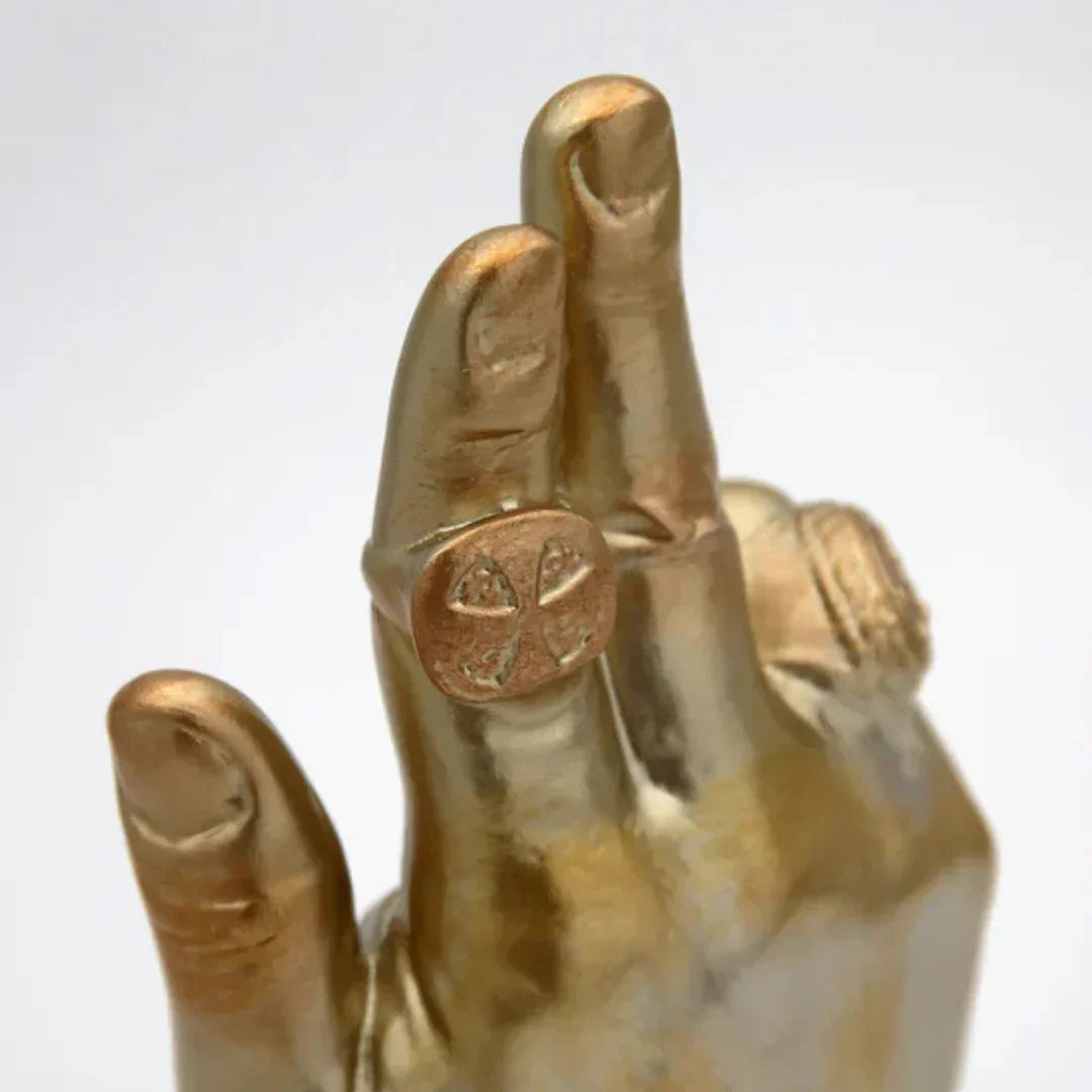 Filippo Sorcinelli Memento Collection Extrait de Parfum Detail Hand als Verschlusskappe für Flakon scent amor