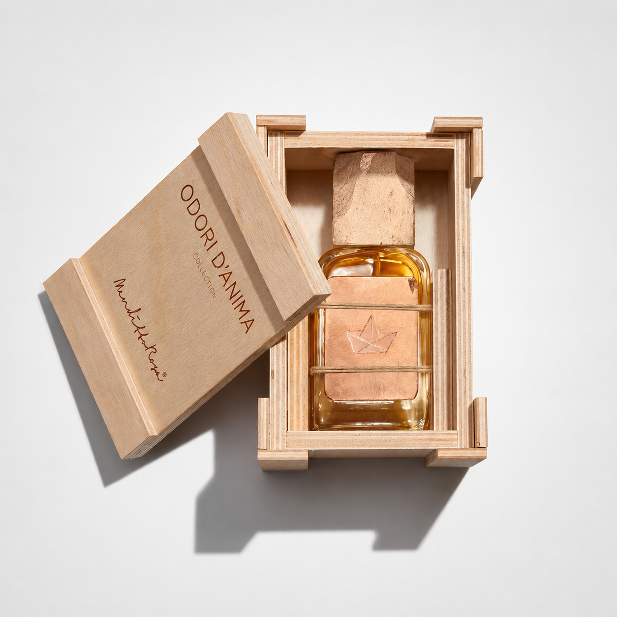 Mendittorosa ITHAKA Eau de Parfum Nischenduft Flakon in der Holzbox bei scent amor deinem Fachmann für feine Nischendüfte