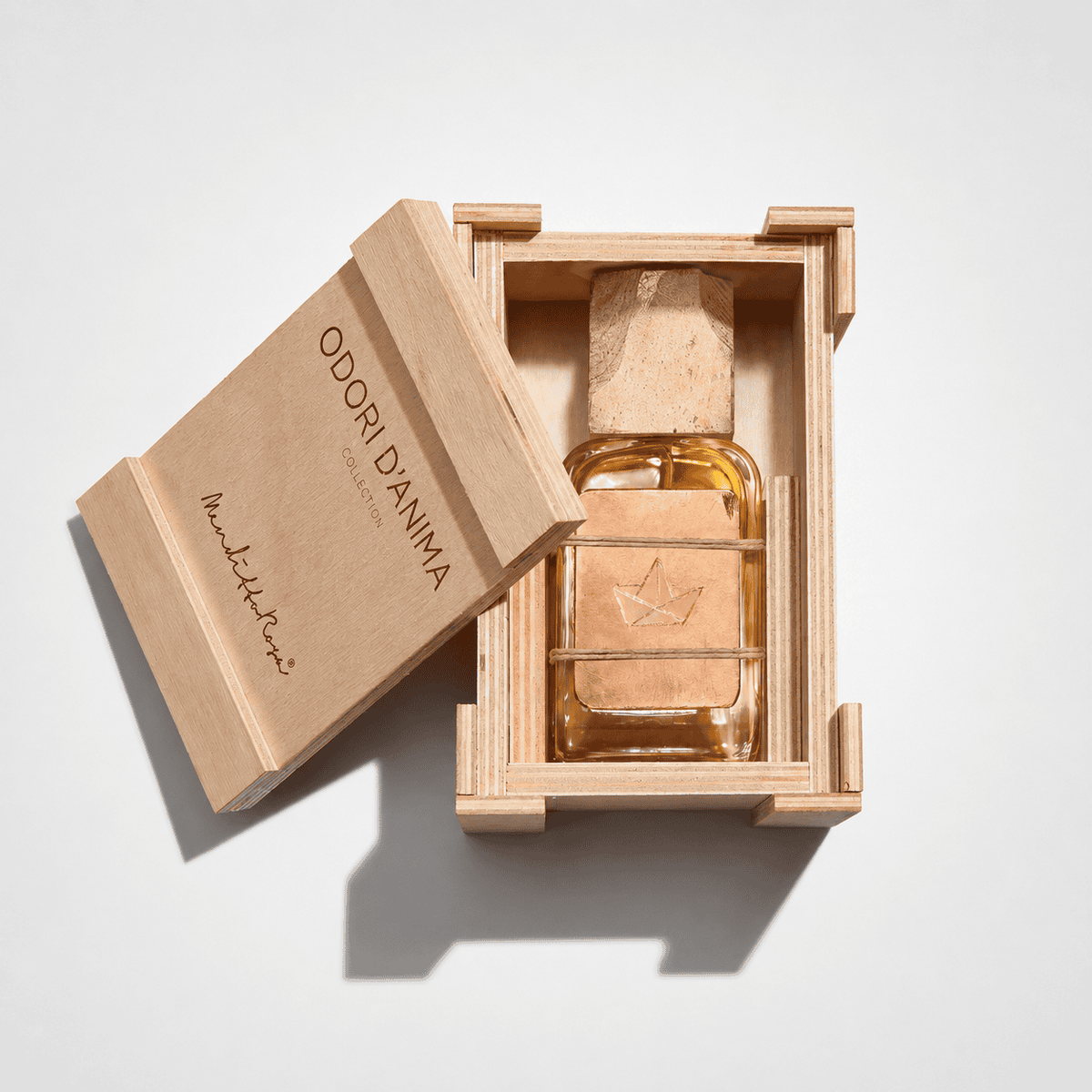 Mendittorosa ITHAKA Eau de Parfum Nischenduft Flakon in der Holzbox bei scent amor deinem Fachmann für feine Nischendüfte