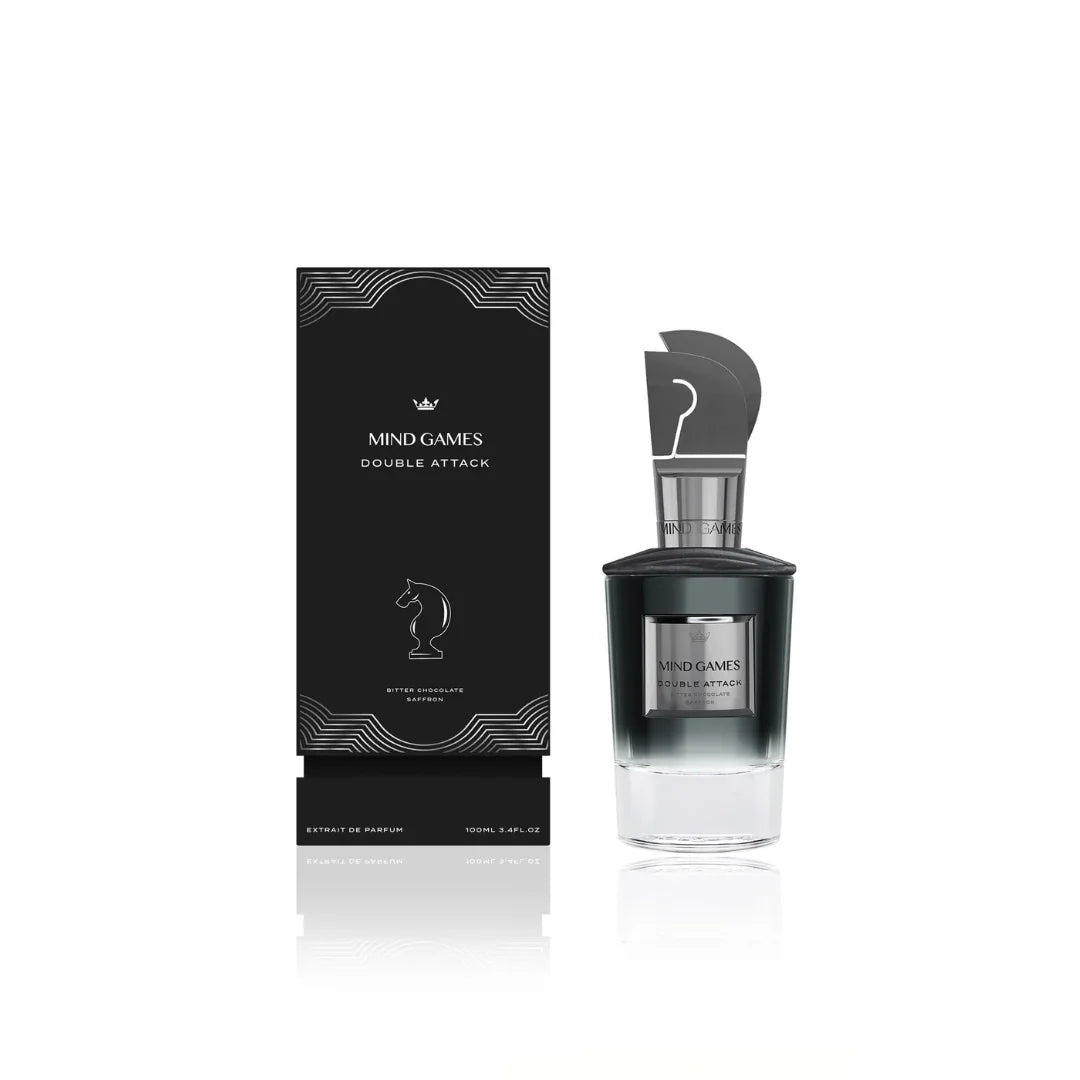 Ein Flakon und eine Verpackung des Parfums "Double Attack" von "Mind Games". Der Flakon hat ein elegantes Design.