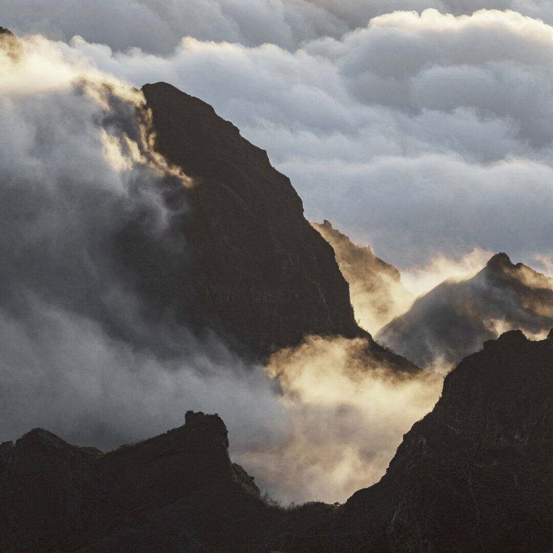 Mountains beyond Clouds für Bu Feng bei scent amor. Berge verhangen mit Wolken