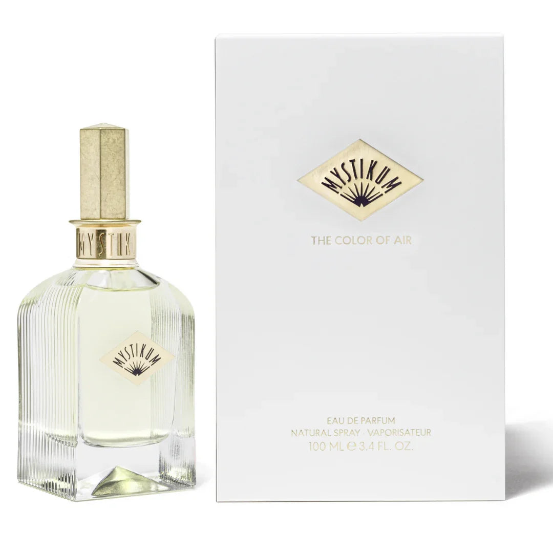 Mystikum The Color of Air Eau de Parfum – der Flakon steht neben der Box, ein Bild reduzierter Eleganz und raffinierter Inszenierung – entdecke es bei scent amor