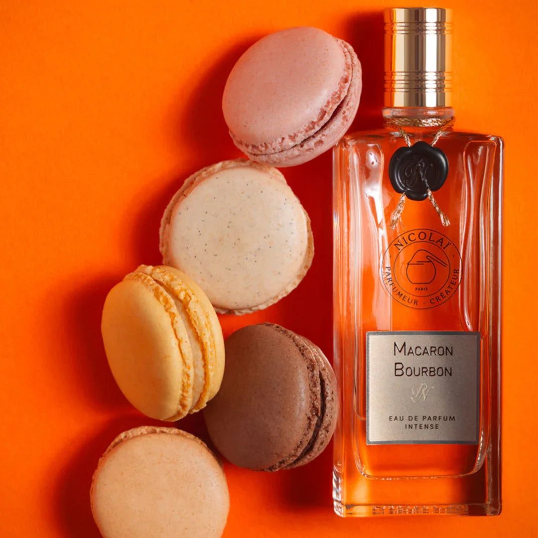 Nicolaï Gourmand Collection MACARON BOURBON Eau de Parfum Intense Mood Flakon mit Macaron scent amor