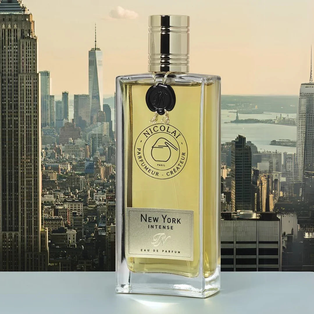 Nicolaï NEW YORK INTENSE Eau de Parfum Mood Flakon vor New York City Skyline scent amor