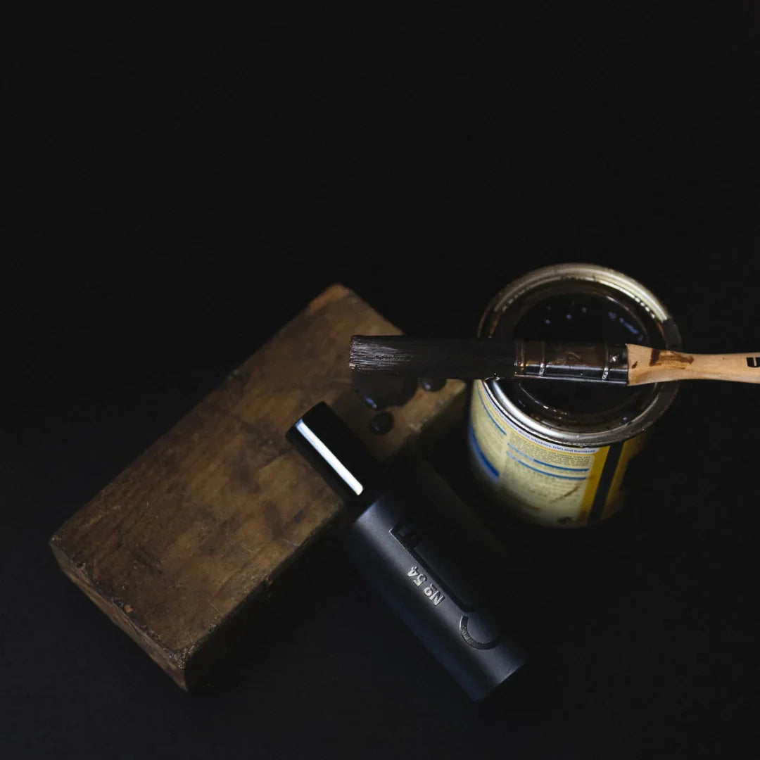 Fischersund Nischenduft bei scent amor auf Holzbrett und Pinsel