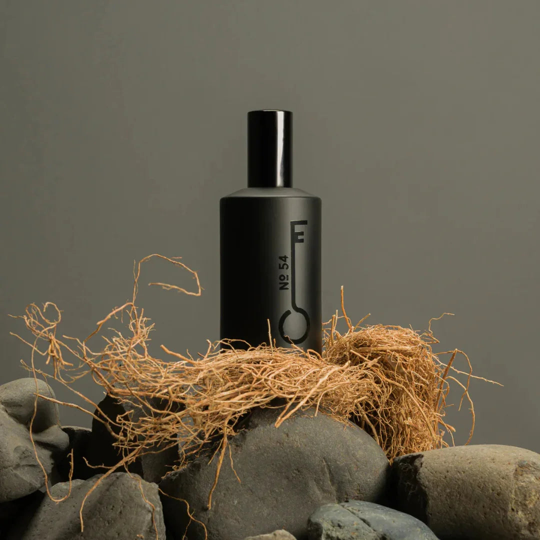 Fischersund Nischenduft auf Seegras und Steinen bei scent amor ihrem Spezialisten für Nischendüfte und Unisex Parfums