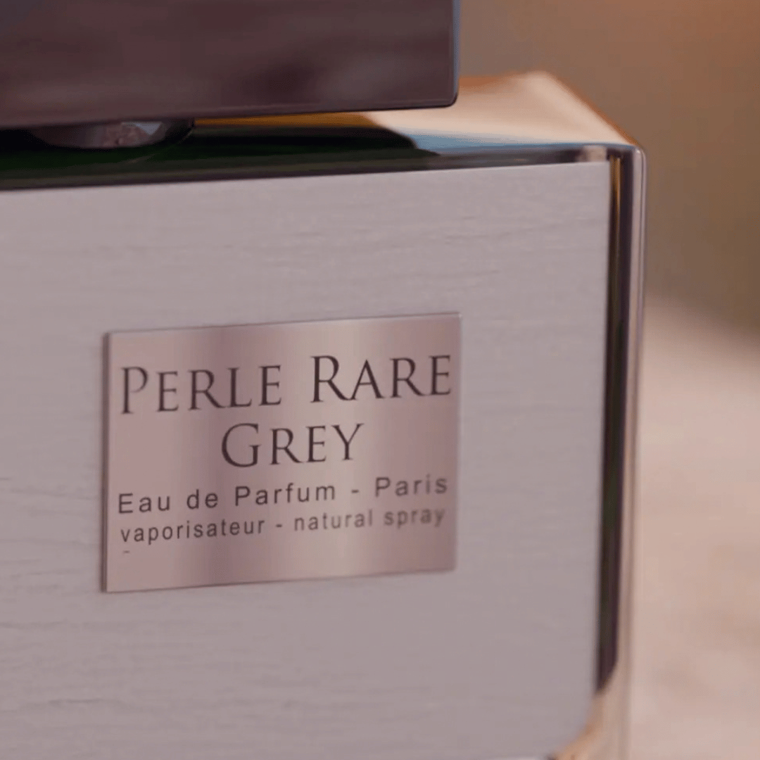Panouge Paris – PERLE RARE GREY Eau de Parfum Detail vom Flakon Nischenduft bei scent amor