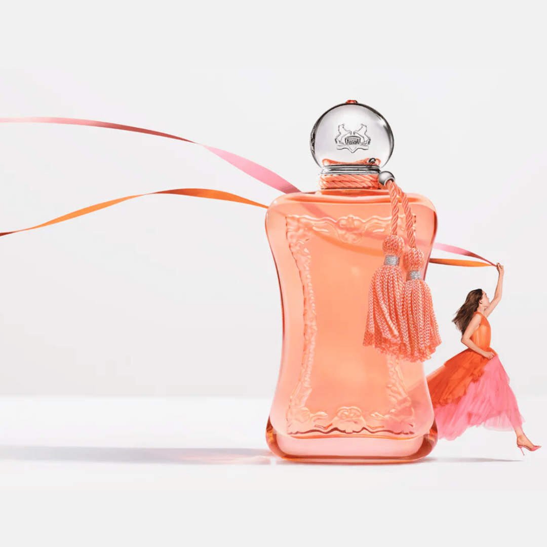 Parfum de Marly ATHENAIS Eau de Parfum Frau mit Seidenbändern Nischenduft bei scent amor Dein Experte für feine Nischenparfums