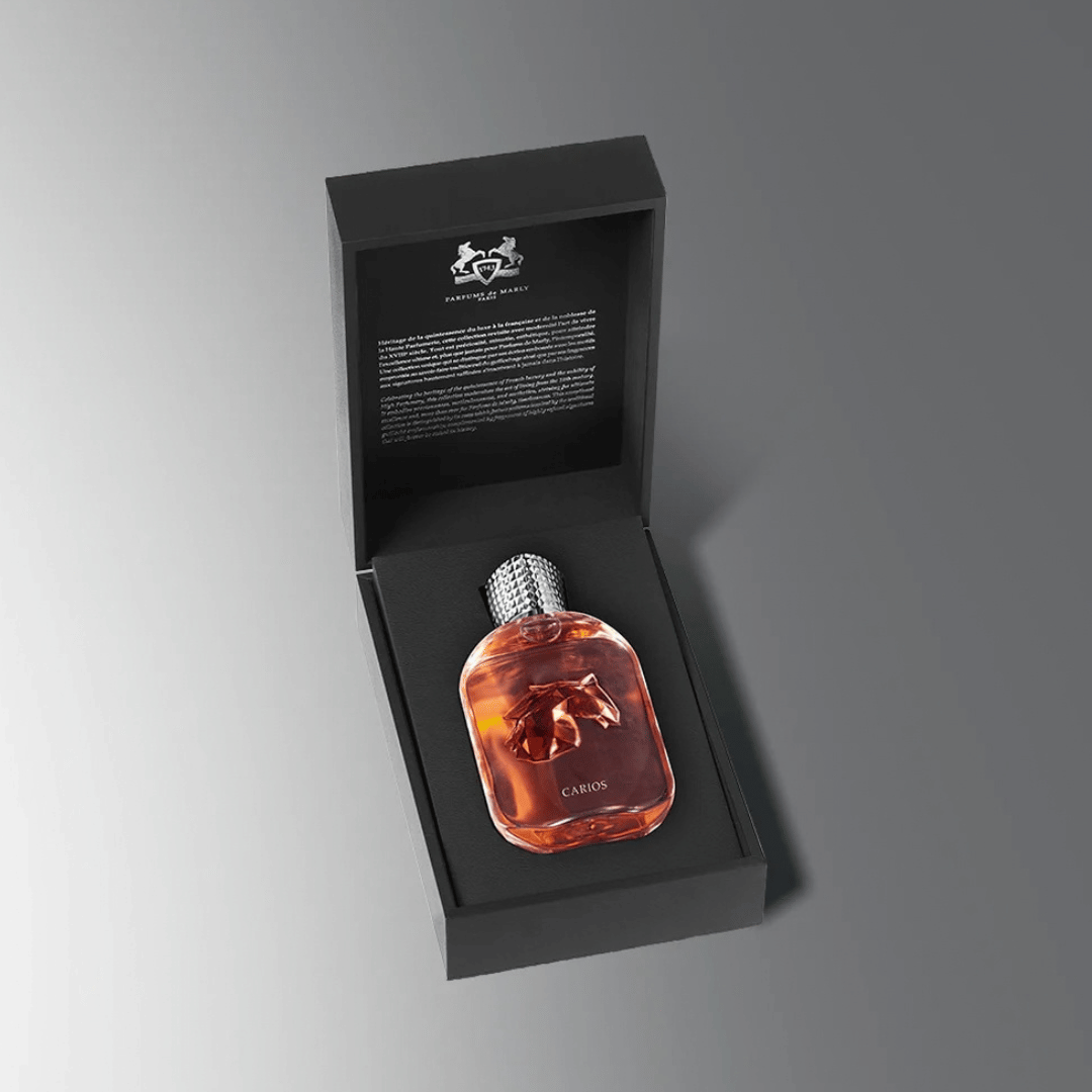 Parfums de Marly CARIOS Extrait de Parfum Nischenduft Flakon in der Box mit silbernem Emblem bei scent amor Fachmann für Nischenparfum