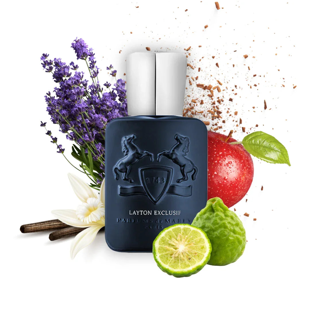 Parfums de Marly Layton Exclusif Eau de Parfum – der Flakon ist umgeben von Vanille, Apfel und Lavendel, ein Bild, das die Duftkomplexität und luxuriöse Ausstrahlung perfekt widerspiegelt – erlebe es bei scent amor