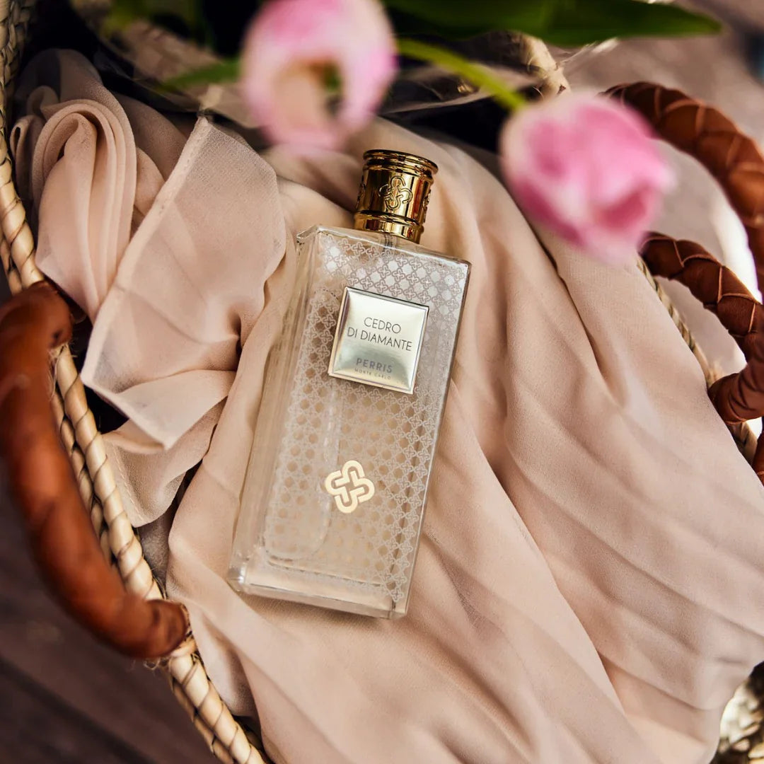 Perris Monte Carlo CEDRO DI DIAMANTE Eau de Parfum Flakon Mood Korb mit Stoff und Rosen