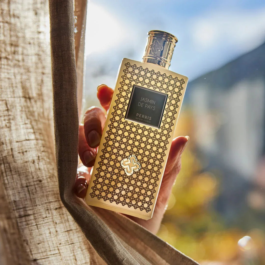 Perris Monte Carlo JASMIN DE PAYS Eau de Parfum Mood Flakon im Sonnenlicht scent amor