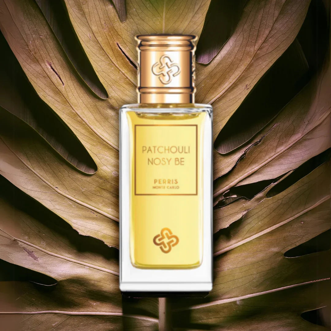 Perris Monte Carlo PATCHOULI NOSY BE Extrait de Parfum Mood Flakon auf braunem Palmblatt scent amor