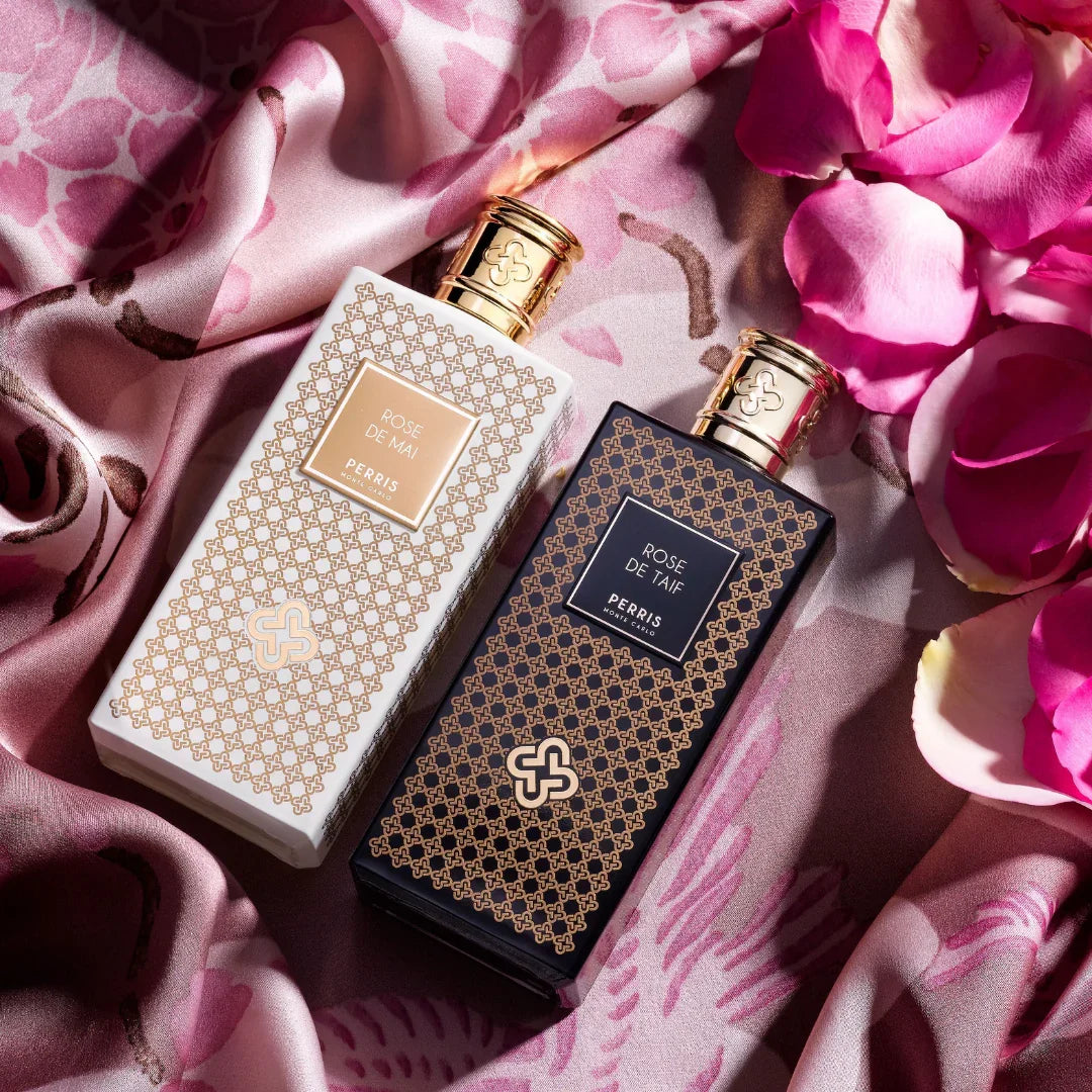 Perris Monte Carlo ROSE DE TAIF Eau de Parfum Mood Flakon mit Rosenblätter auf Rosenstoff scent amor