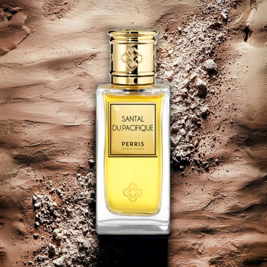 Perris Monte Carlo SANTAL DU PACIFIQUE Extrait de Parfum Flakon Mood auf Ocker Lehm mit Sand scent amor