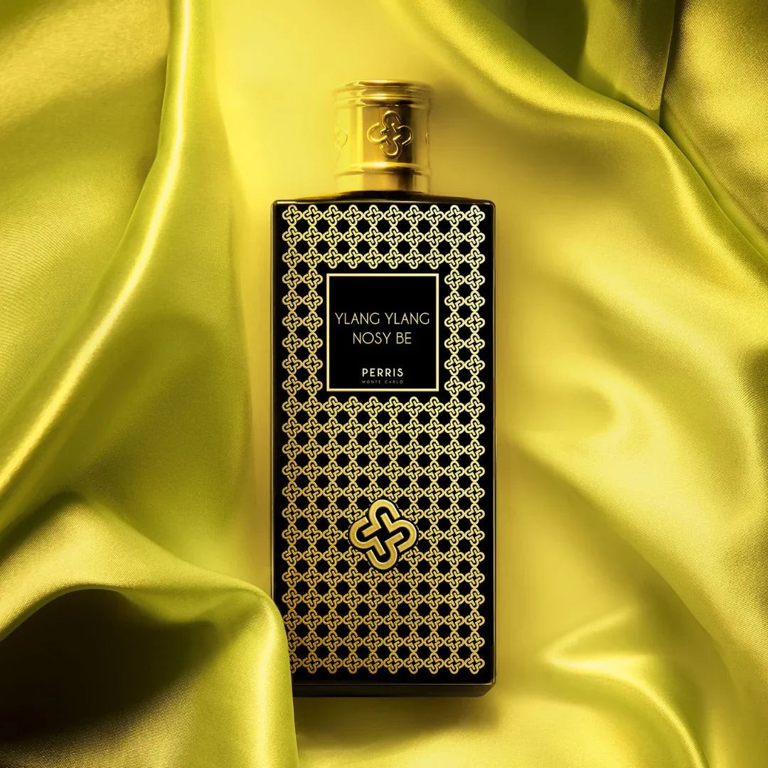 Perris Monte Carlo YLANG YLANG NOSY BE Eau de Parfum Mood Flakon auf goldenem Seidenstoff scent amor