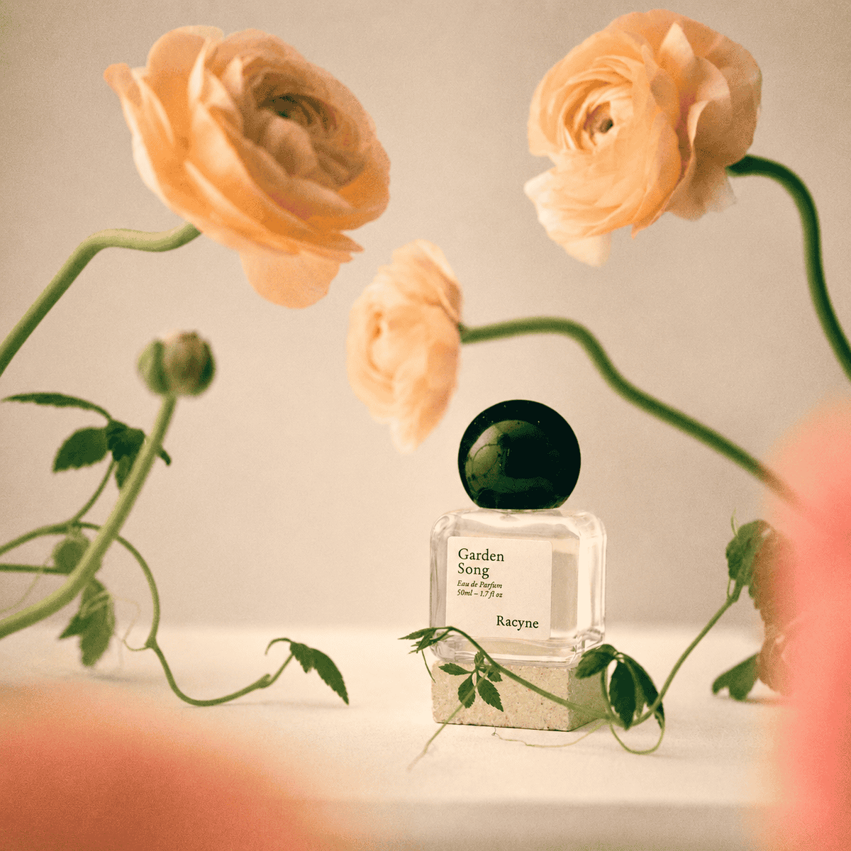 Racyne Garden Song Eau de Parfum scent amor Flakon Blüten