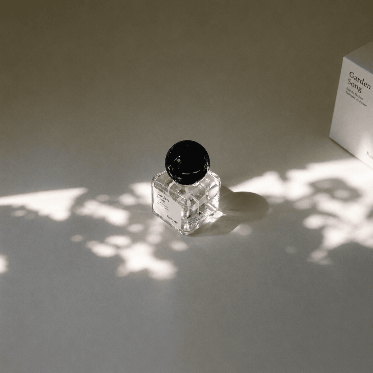 Racyne Garden Song Eau de Parfum scent amor Schattenspiel mit Flakon Nischenduft