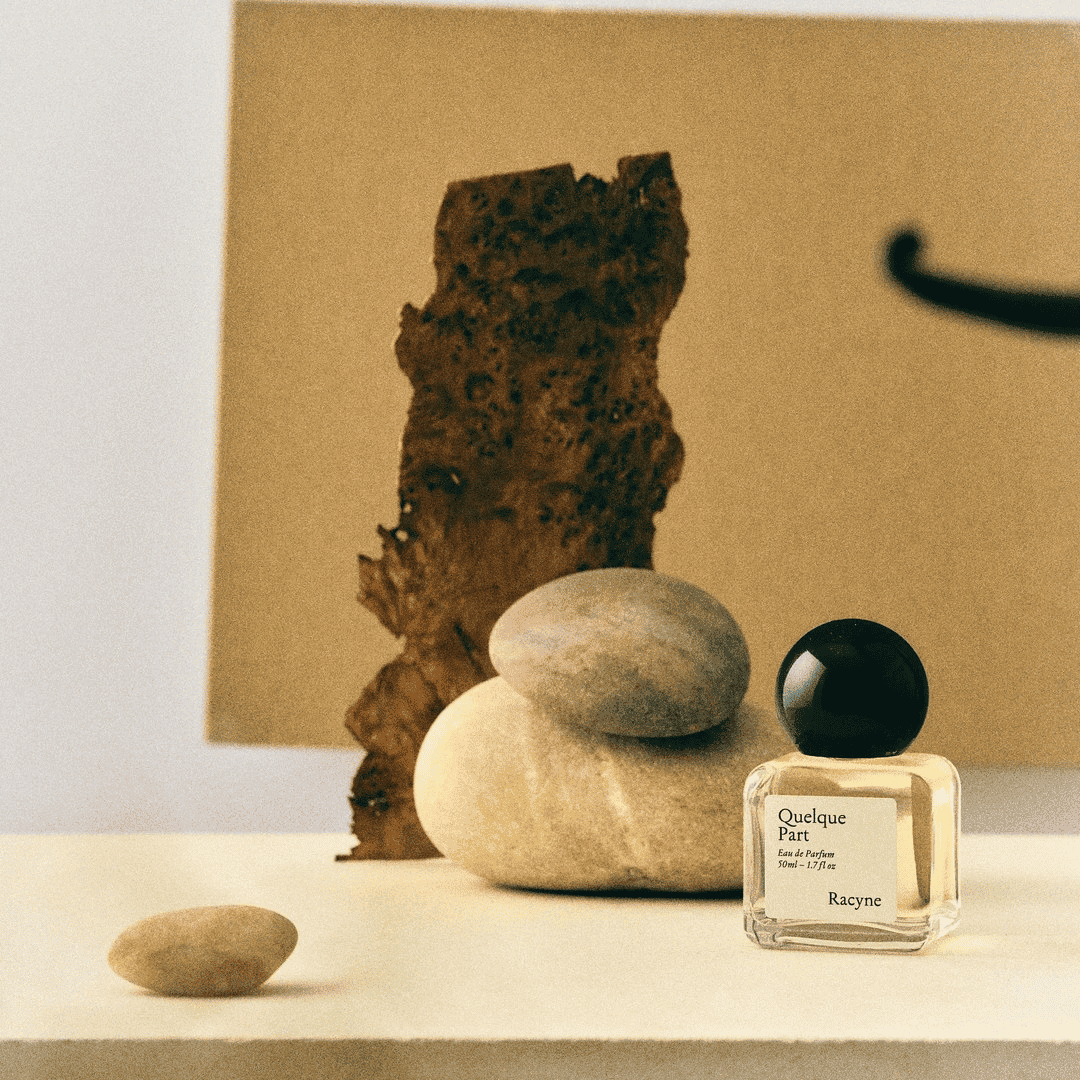 Racyne Quelques Part Eau de Parfum Mood Stein bei scent amor mit den besten Kollektionen Nischenparfums