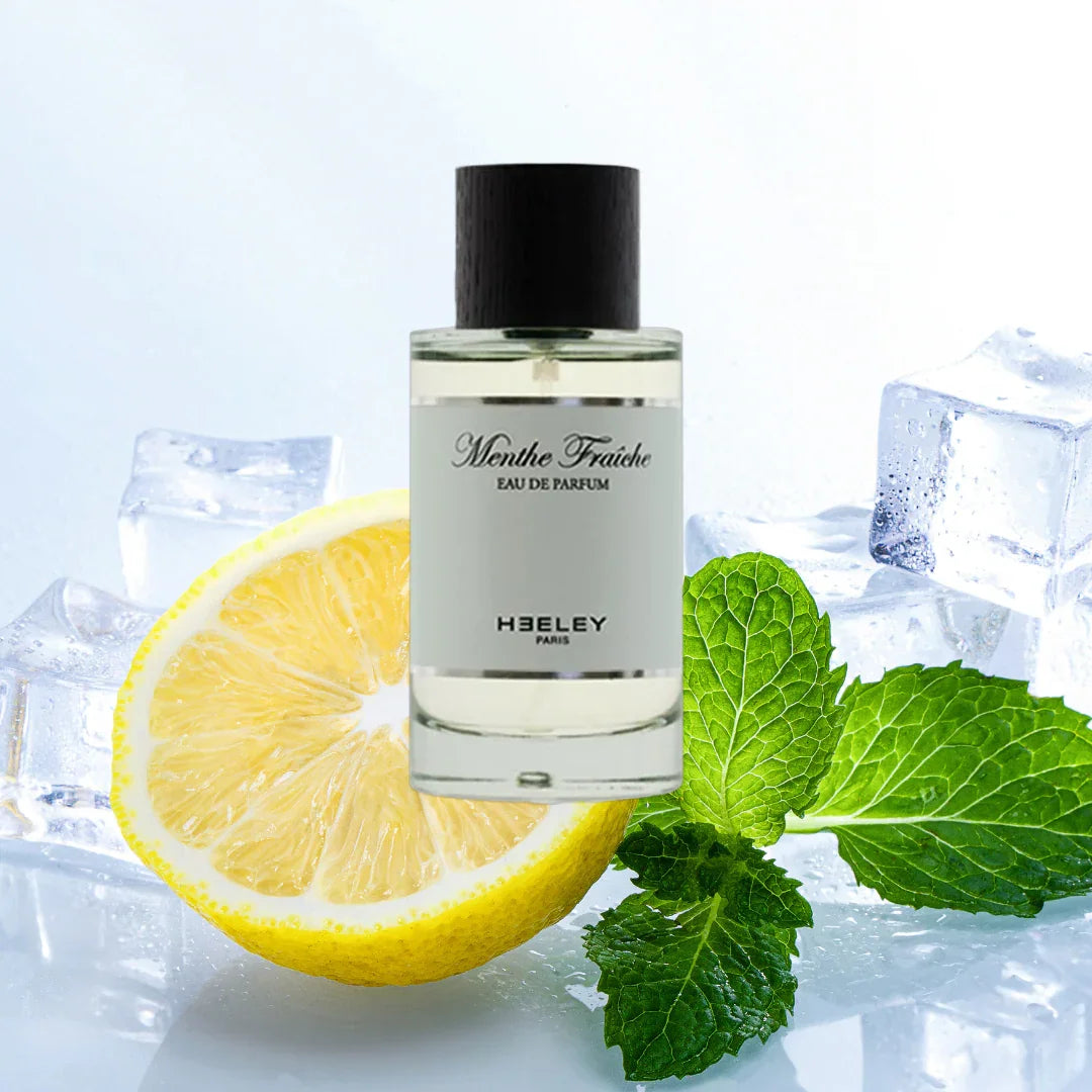 "Menthe Fraîche" von Heeley, Eau de Parfum, Flakon vor Zitrone, Minzblättern und Eiswürfeln.