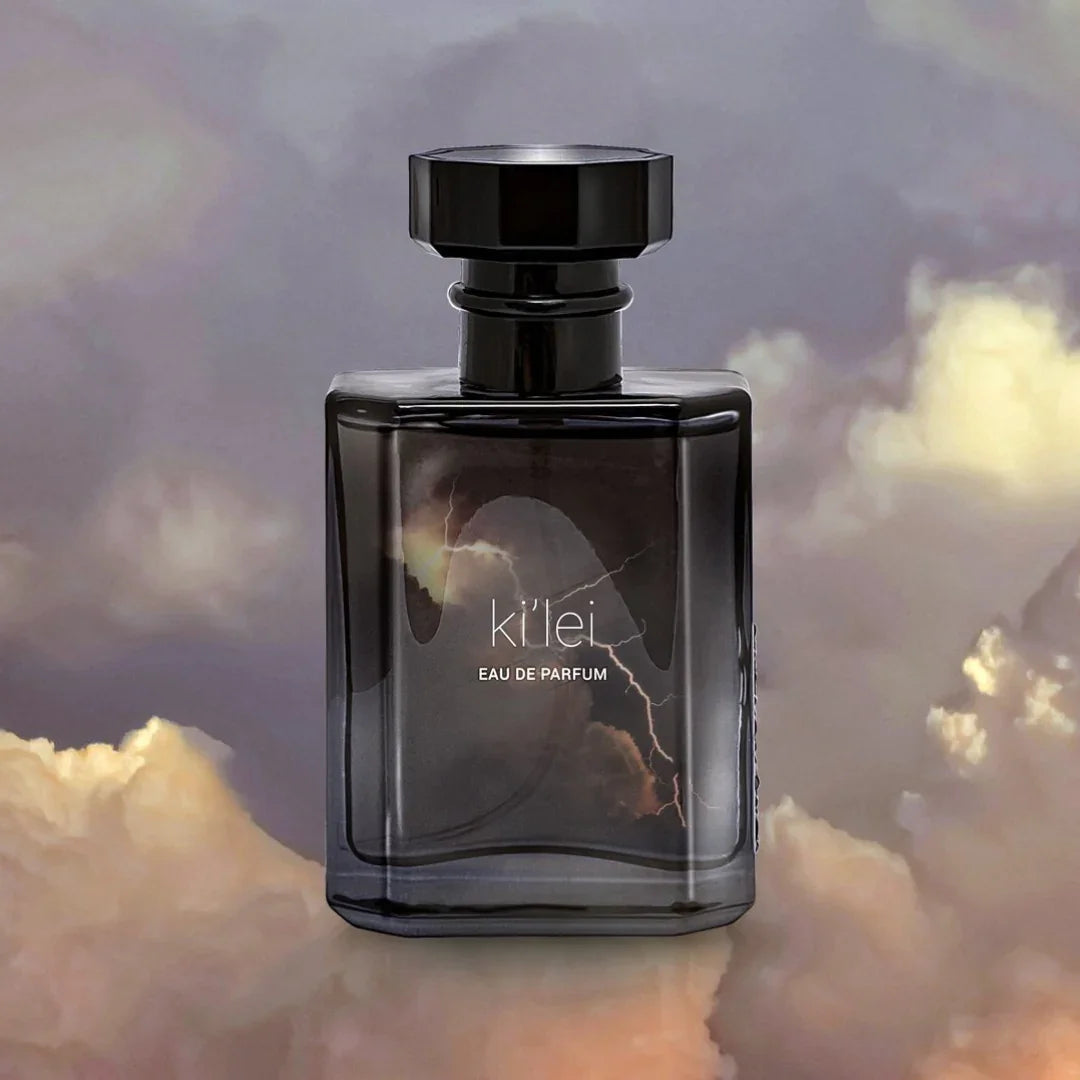 ki'lei Parfumflakon von Source Adage inmitten von Wolken - erhältlich bei scent amor