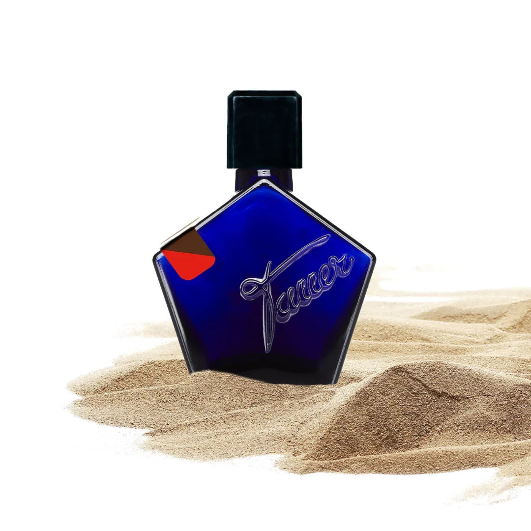 tauer perfumes coeur du desert flakon auf sand