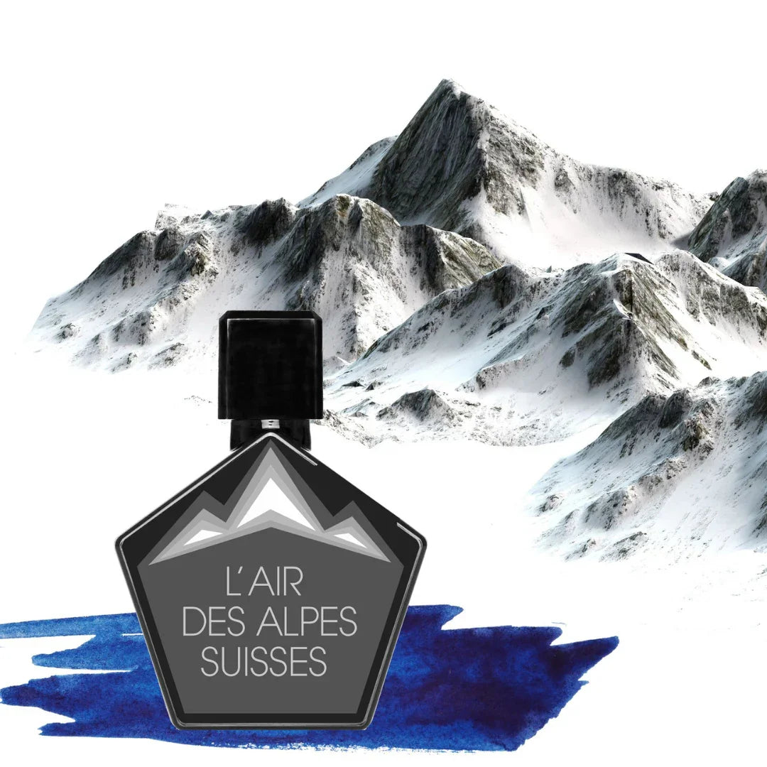 tauer perfumes l'air des alpes suisses flakon vor bergen weisser hintergrund