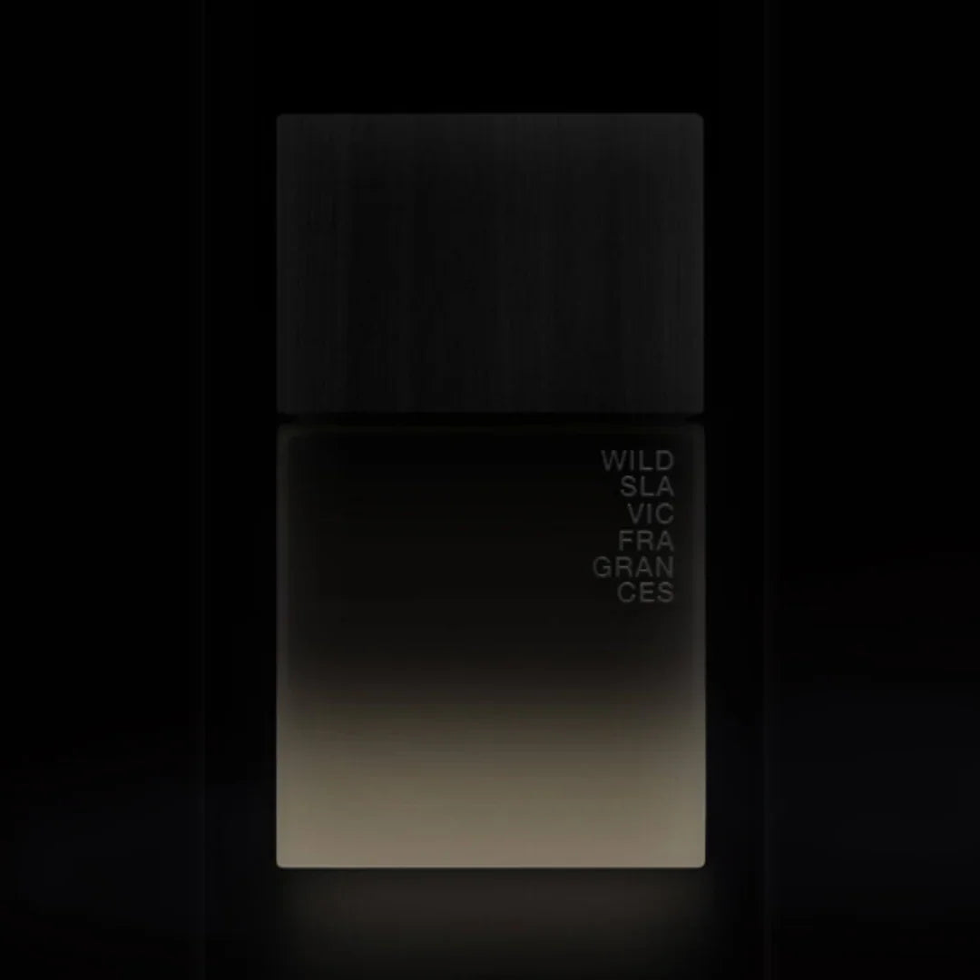 Rückseite des Wolf Brothers Velen Flakons - luxuriöse Eau de Parfum Kreation bei scent amor erleben