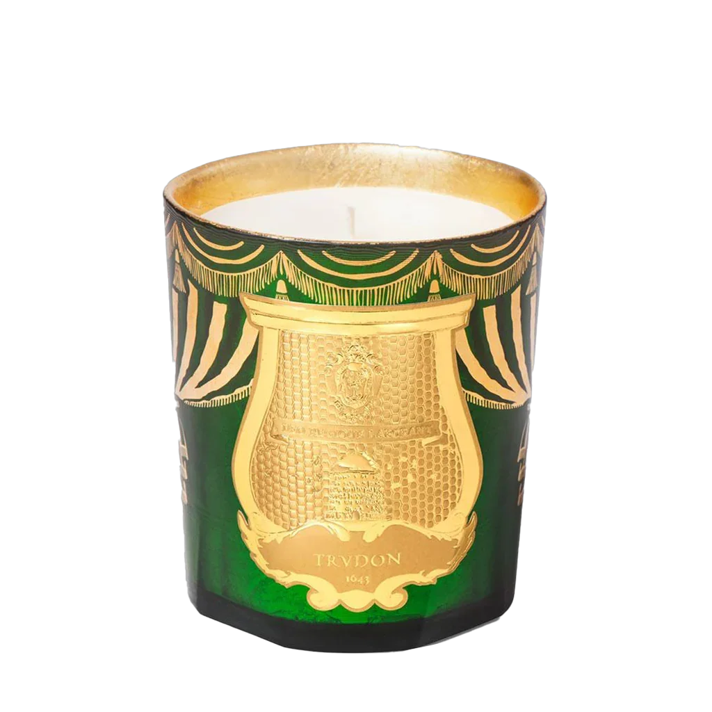 Duftkerze "ANGELO" von Trudon im grünen Glas mit goldenen Verzierungen und eingegossenem Logo-Emblem.