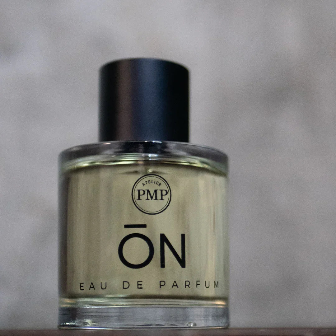 flakon von dem eau de parfum on von atelier pmp fotografiert