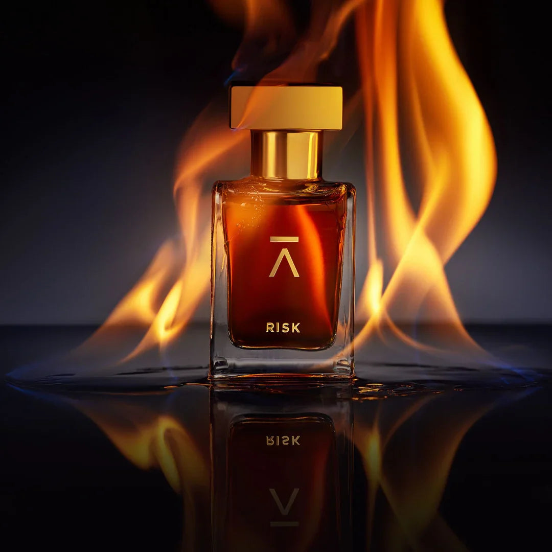 AZMAN PERFUMES – RISK DELUXE BOTTLE Extrait de Parfum mit Flammen im Hintergrund scentamor