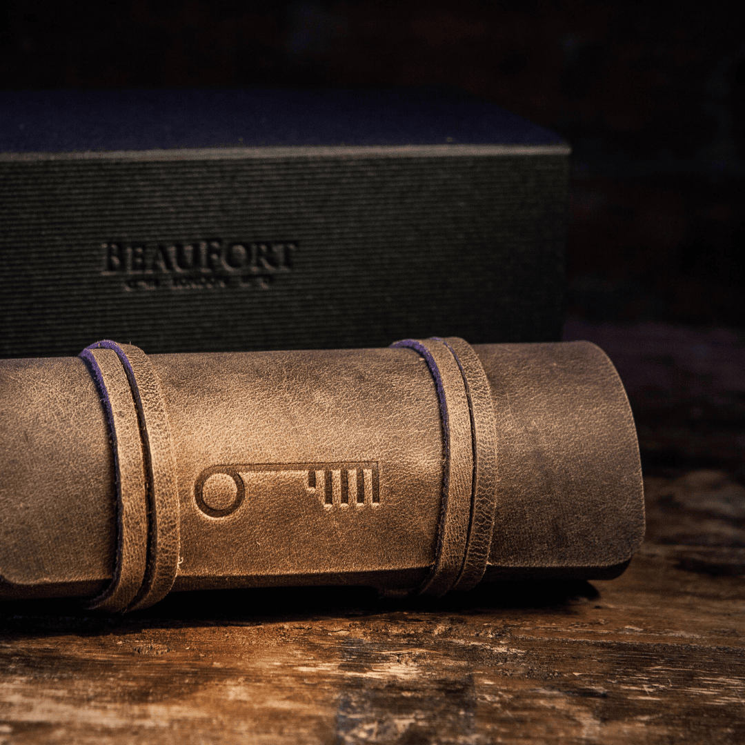 BeauFort London Come Hell or High Water Discovery Kit im edlen Lederumschlag stilvolle Duftpräsentation erhältlich bei scent amor