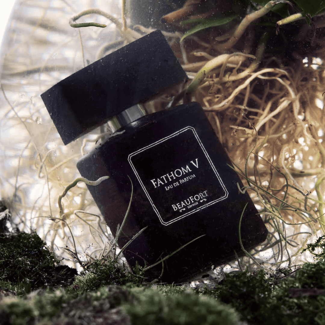 BeauFort London Fathom V Eau de Parfum, kunstvoll inszenierter Flakon zwischen Wurzeln und Wasser, geheimnisvoller britischer Duft, erhältlich bei scent amor