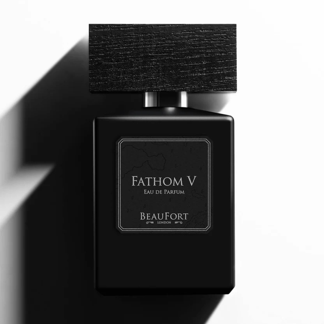 BeauFort London Fathom V Eau de Parfum, eleganter schwarzer Flakon mit markantem Holzverschluss, erhältlich bei scent amor