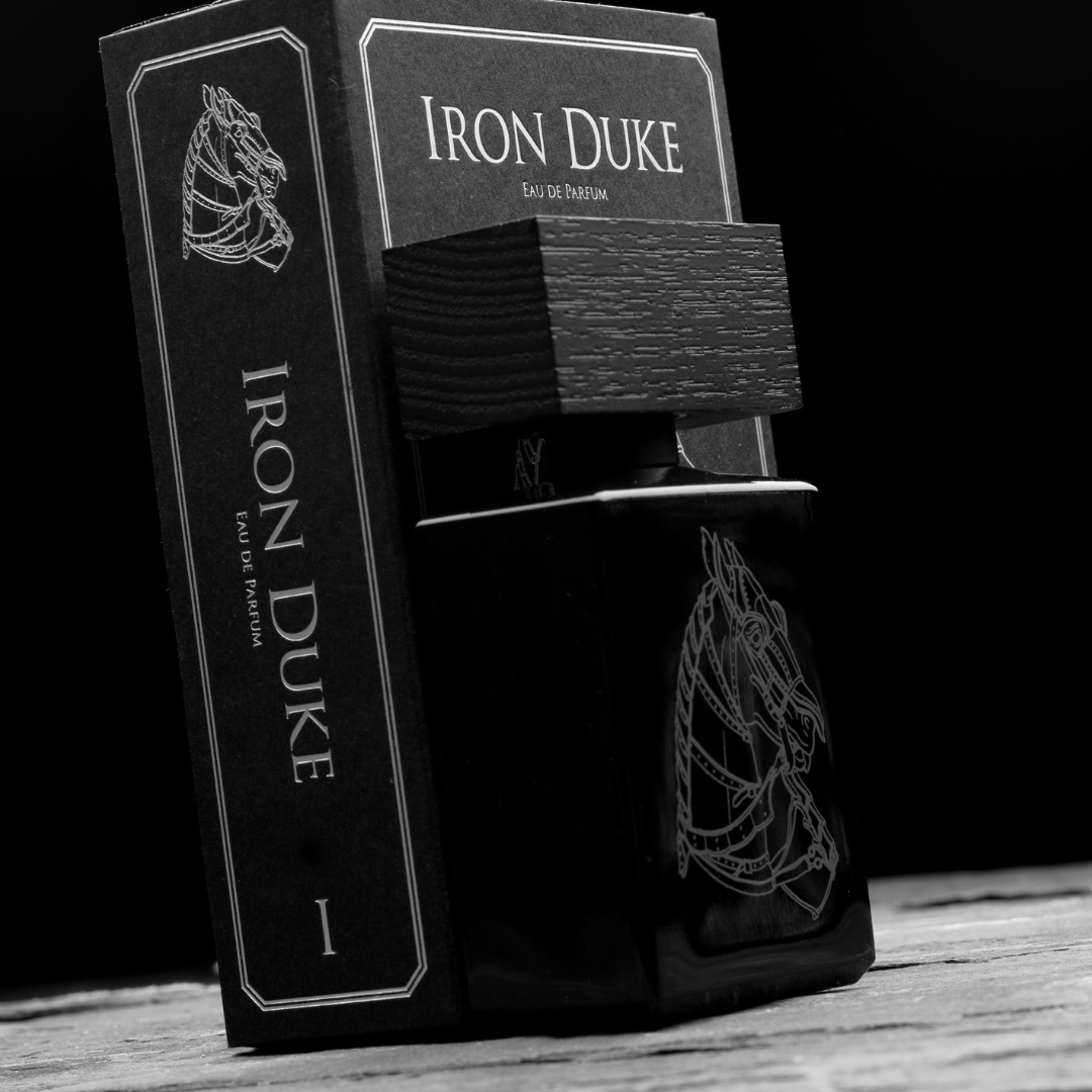 BeauFort London Iron Duke Eau de Parfum, Flakon und Box im edlen schwarzen Design, luxuriöser Duft, erhältlich bei scent amor