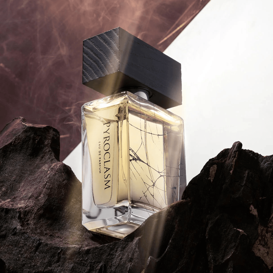 BeauFort London Pyroclasm Eau de Parfum – kunstvoll inszenierter Flakon mit Anklängen von Feuer und Asche – intensiver Nischenduft bei scent amor