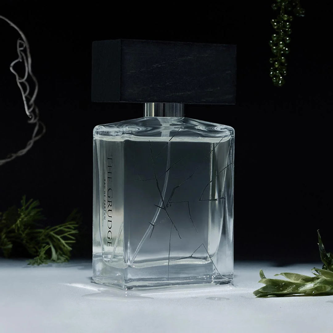 BeauFort London The Grudge Eau de Parfum – kunstvoll inszenierter Flakon, dramatische Darstellung eines einzigartigen Nischendufts bei scent amor