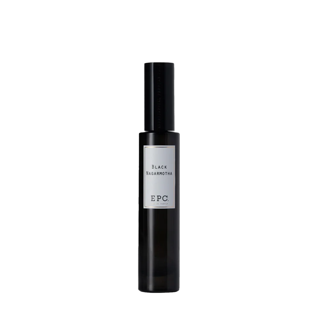 Schwarzer Parfümflakon mit der Aufschrift "Black Nagarmotha" und "EPC" von Experimental Perfume Club.