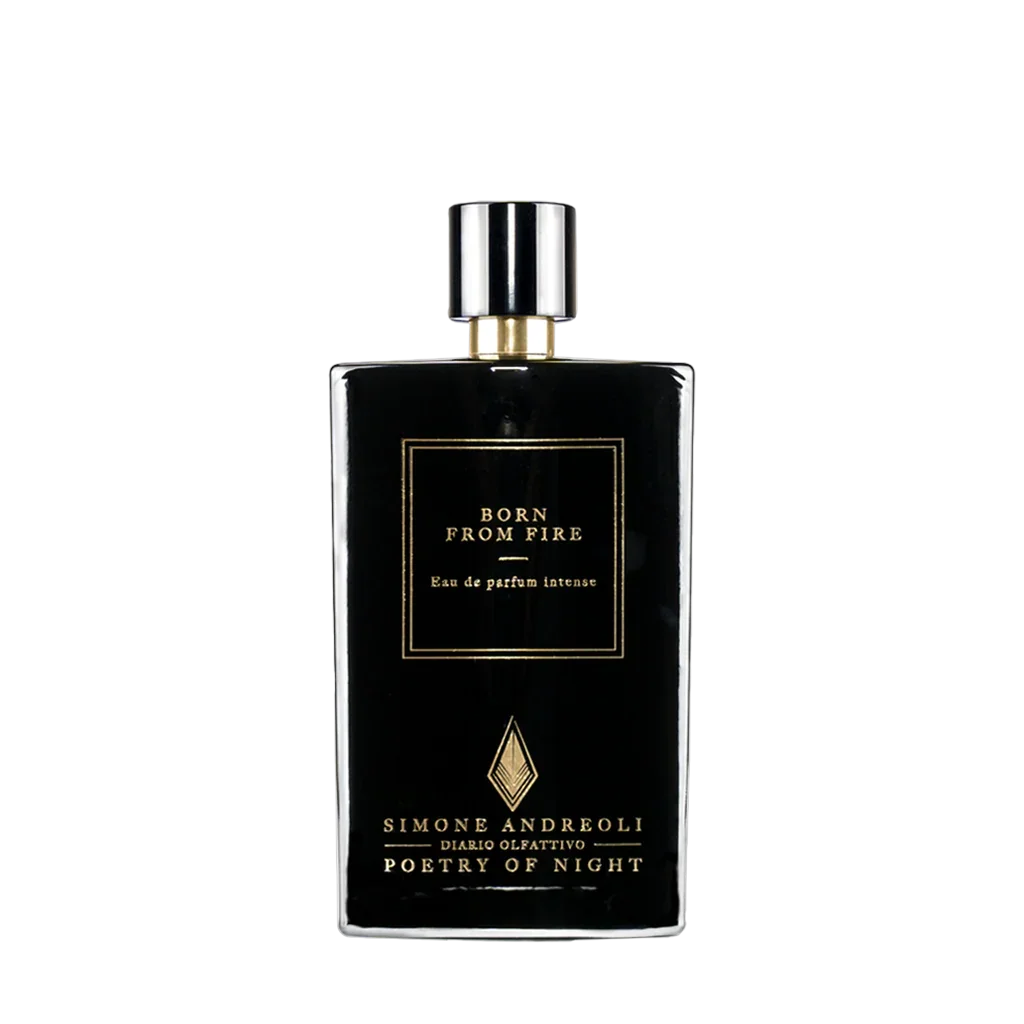 Schwarze Parfümflasche mit silbernem Verschluss und goldener Schrift. Titel: Born from Fire. Anbieter: Simone Andreoli.