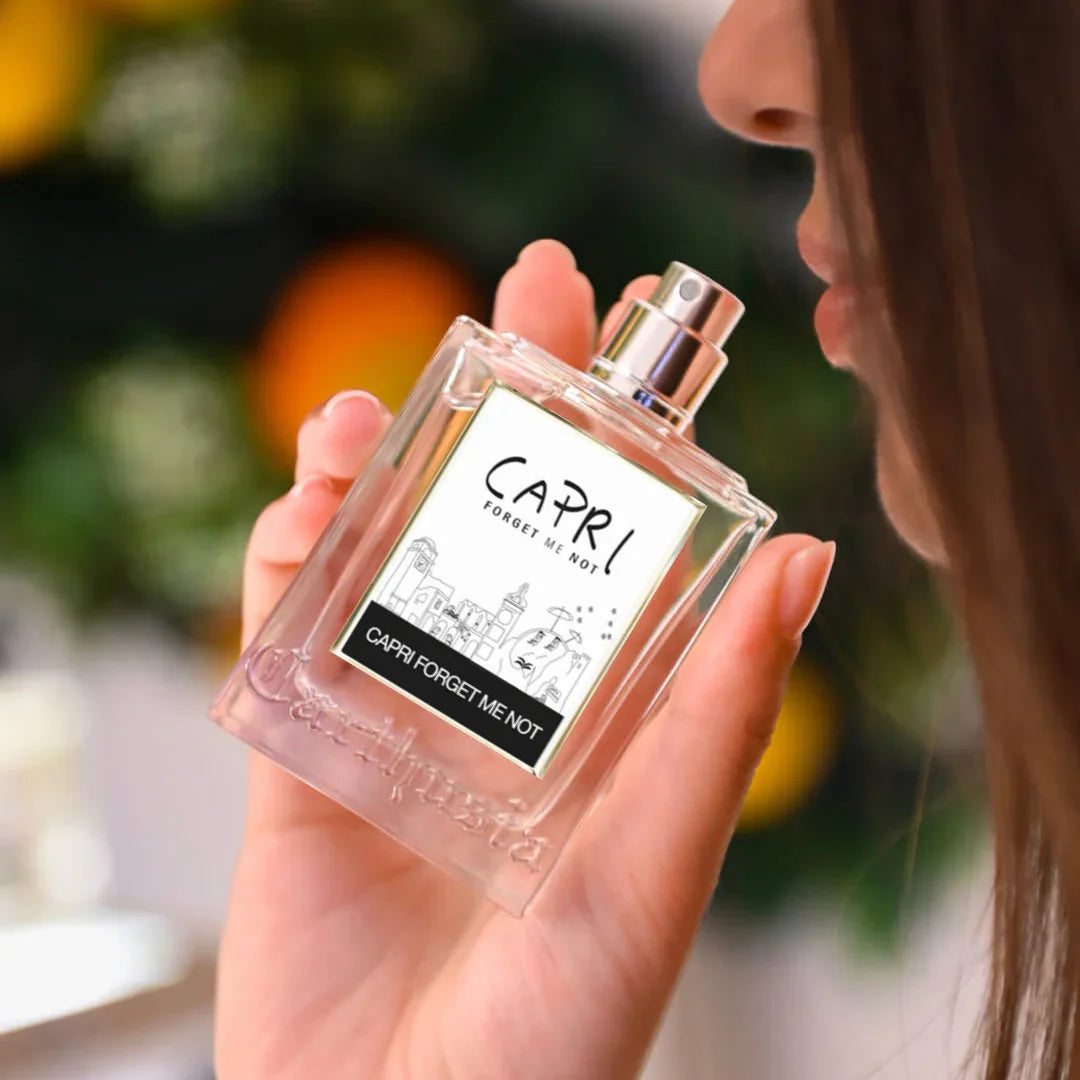 Carthusia FORGET ME NOT – Duft von Capri voller Erinnerung und Sinnlichkeit jetzt bei scent amor in Frauenhand