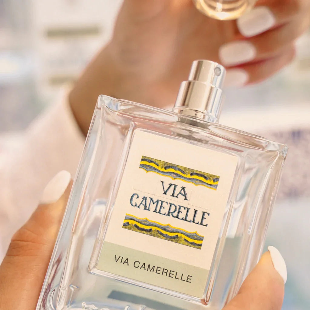 VIA CAMERELLE Eau de Parfum – maritimer Unisexduft mit Jasmin & Zedernholz, bei scent amor erhältlich