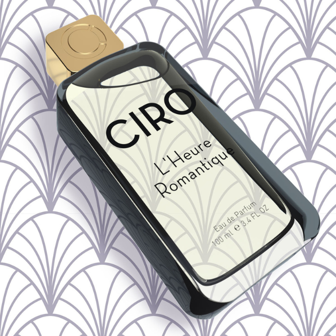 Ciro L’Heure Romantique Eau de Parfum, Detailaufnahme des Duftflakons mit goldener Kappe und feinem Design, modern und hochwertig, erhältlich bei scent amor.