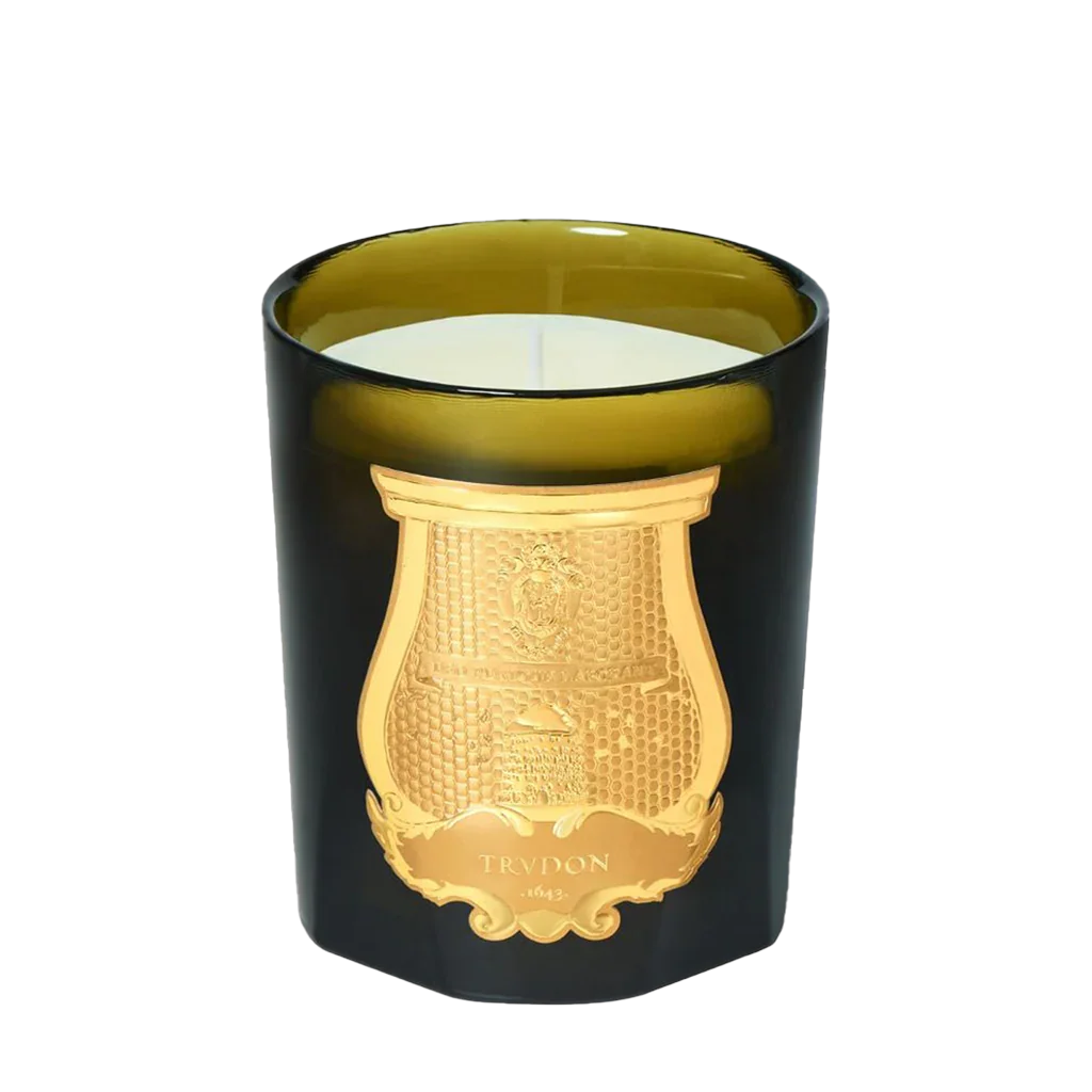 Schwarze Duftkerze "CYRNOS" mit goldfarbigem Emblem auf der Vorderseite, hergestellt von Trudon.